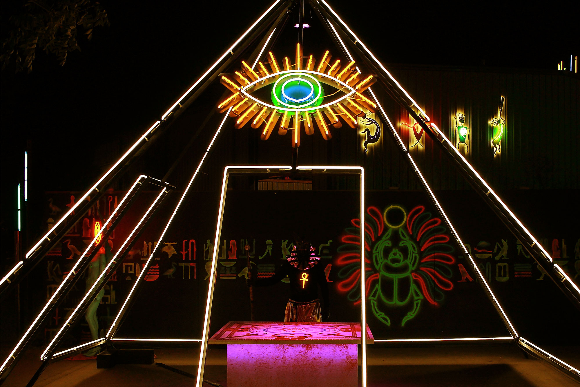 Picture of neon pyramid.