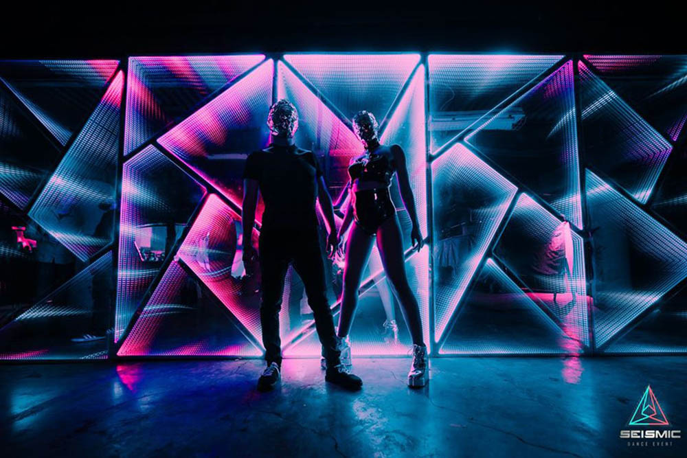 Picture of performers posing in front of the infinity mirrors photo backdrop.