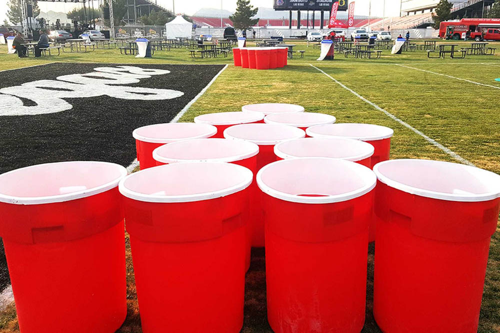 Picture of the giant beer pong rental.